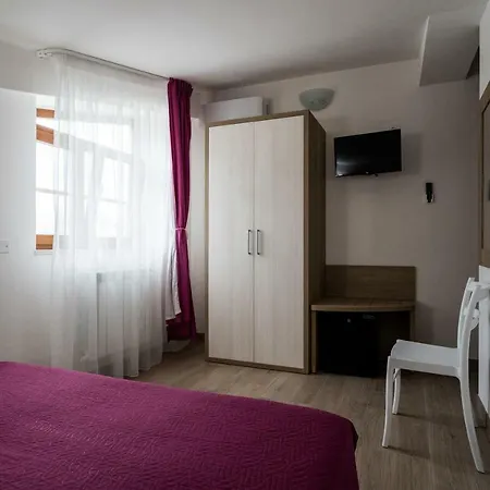 La Duchessa E Il Contadino 农家乐